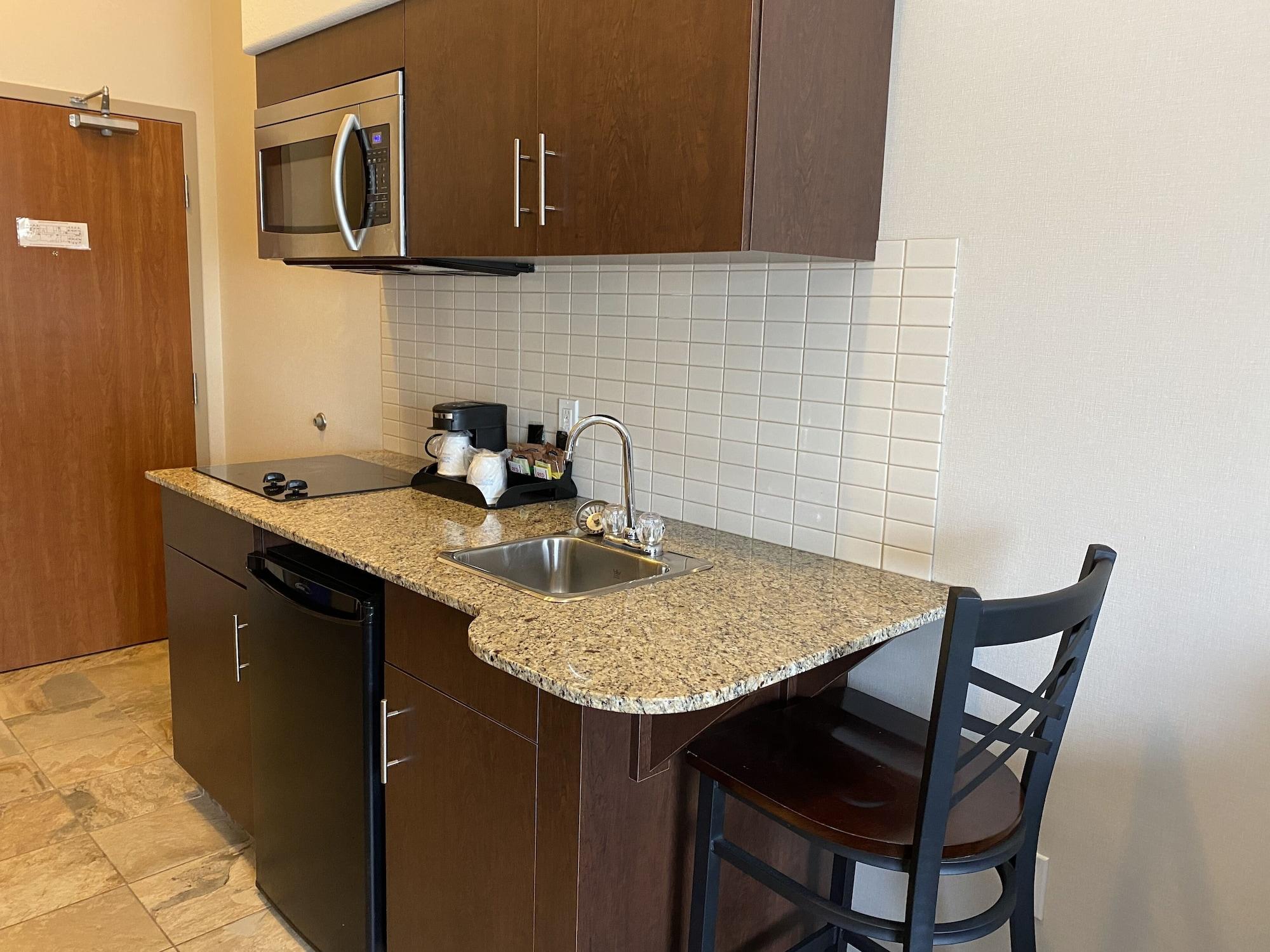 Hotel Ramada By Wyndham Creston Extérieur photo