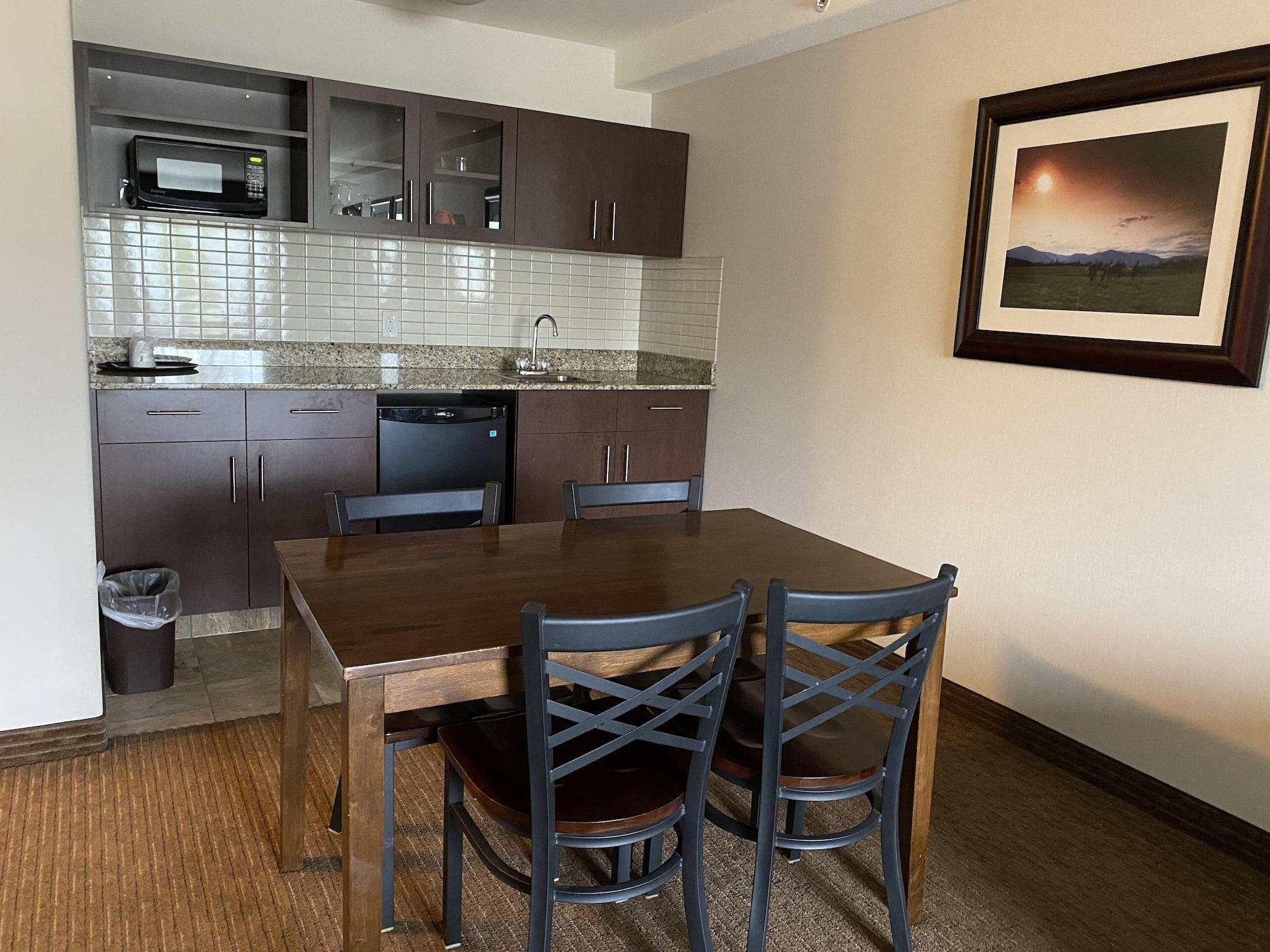 Hotel Ramada By Wyndham Creston Extérieur photo
