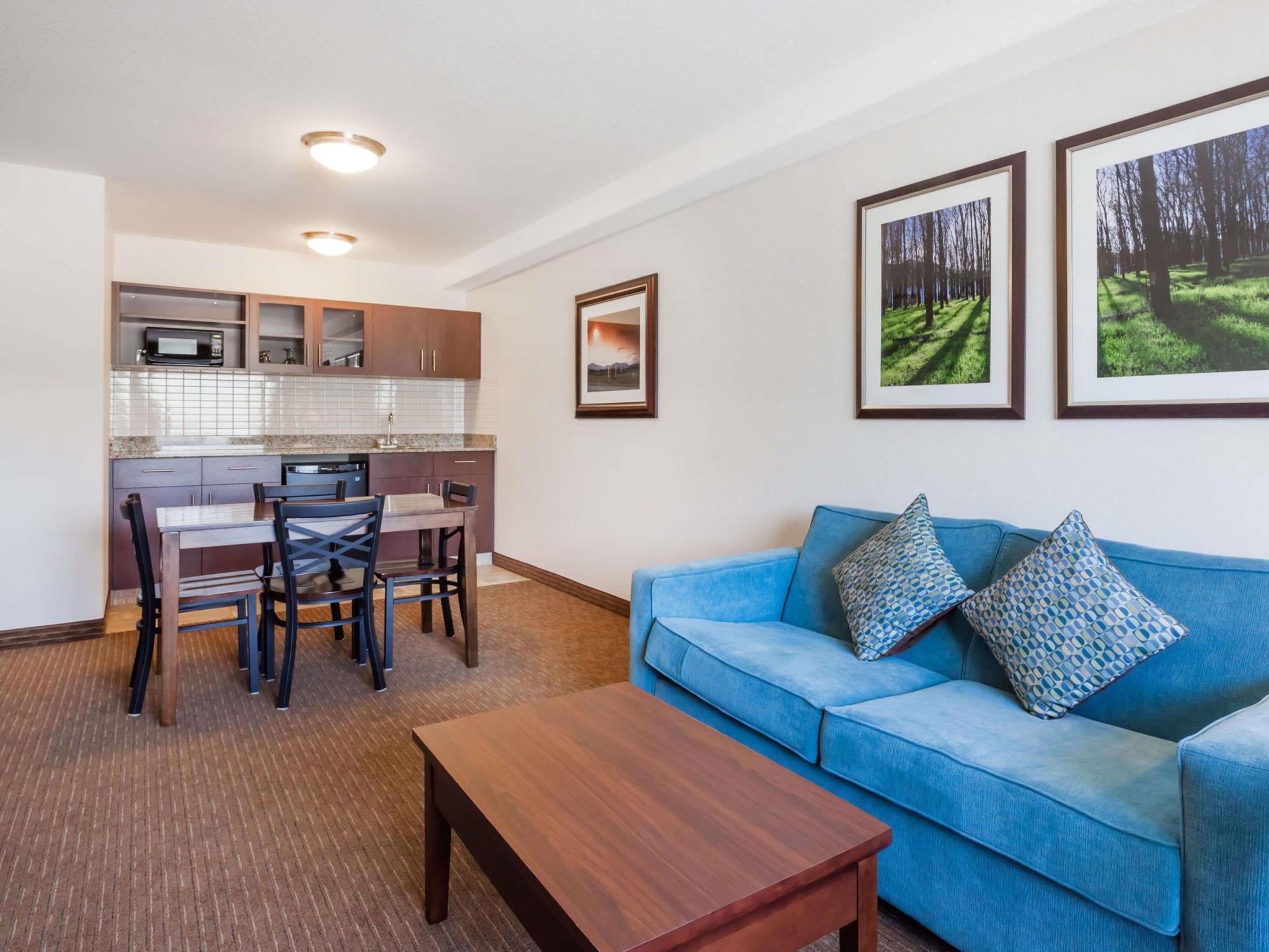 Hotel Ramada By Wyndham Creston Extérieur photo