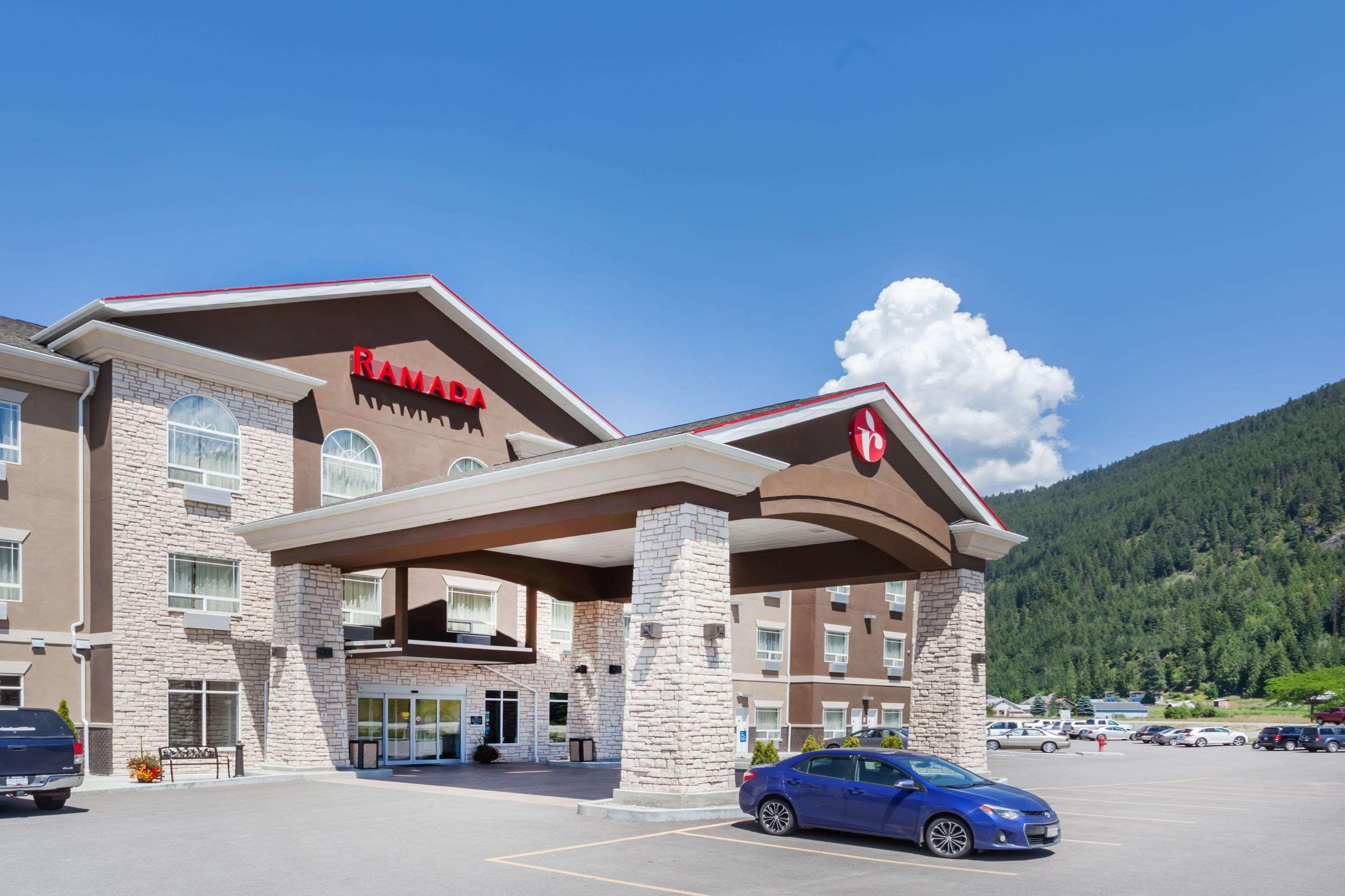 Hotel Ramada By Wyndham Creston Extérieur photo