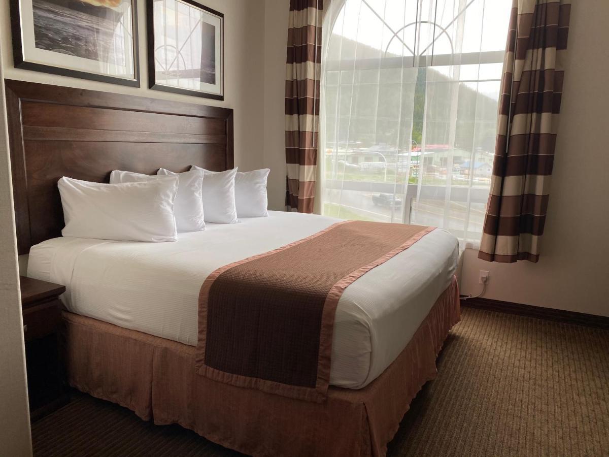 Hotel Ramada By Wyndham Creston Extérieur photo